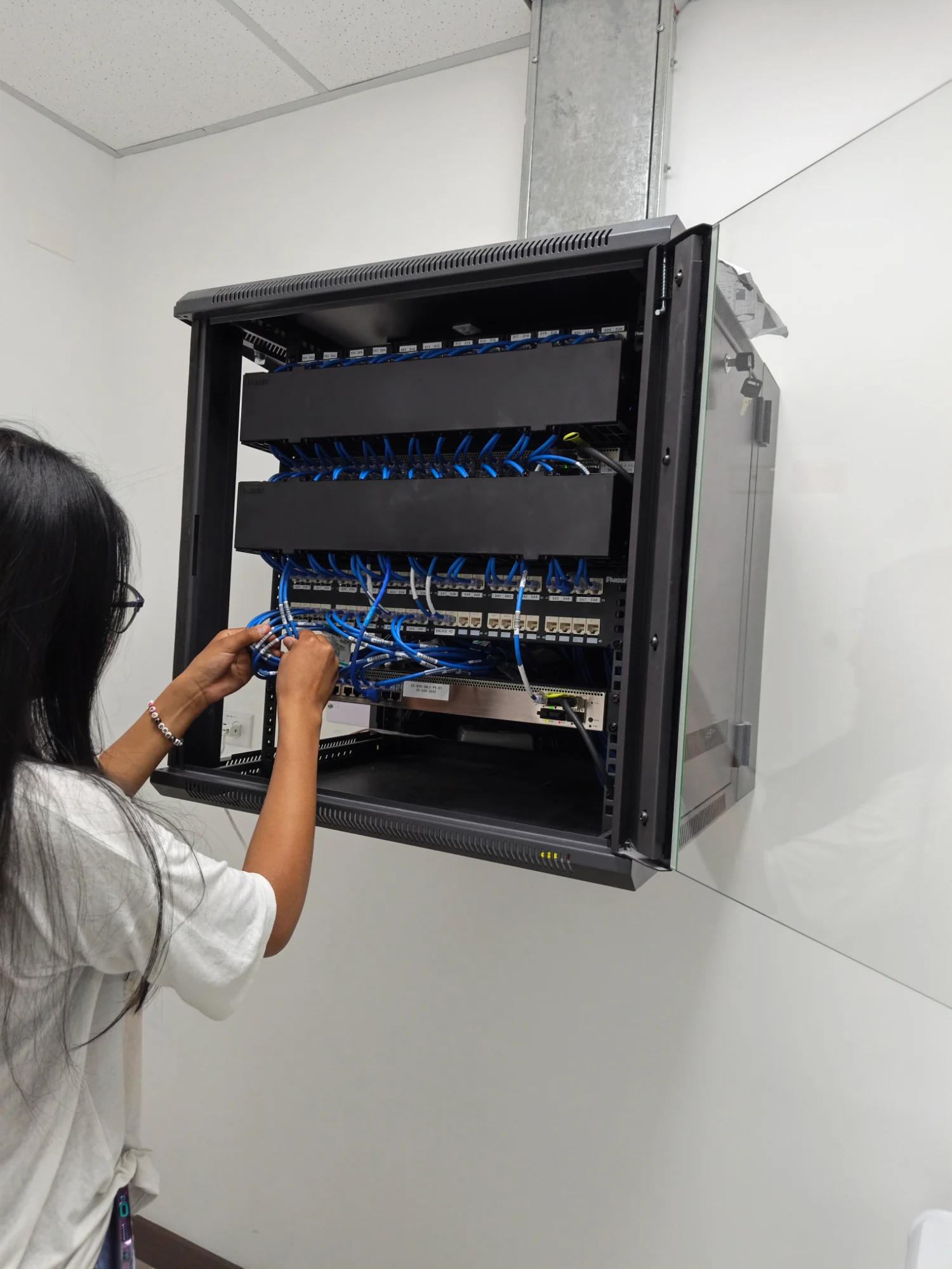 Trabajos realizados en las oficinas del nuevo edificio Boheme de la Empresa Eléctrica Quito